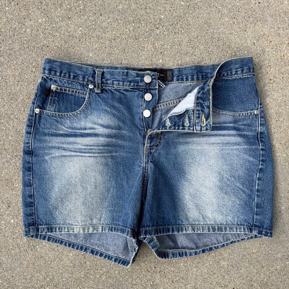 Vintage Y2K Jalate Jeanswear Low Rise Button Fly Jean Shorts Size 16
